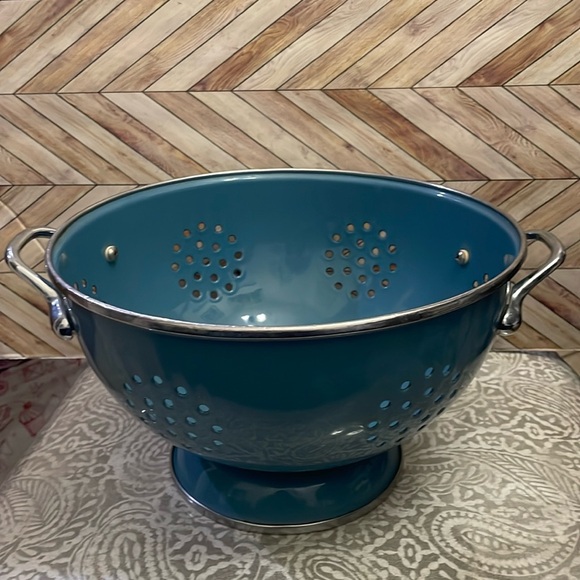 Other - Vintage Blue Enamel metal food strainer colander. 10 x 6.5”. Farm decor